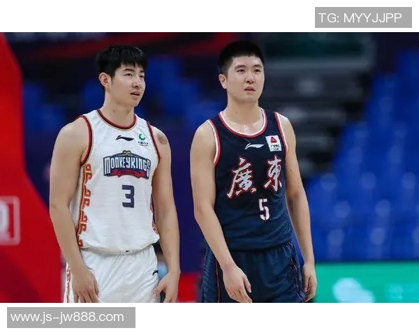 广州篮球队进攻策略分析及其在比赛中的得失表现探讨