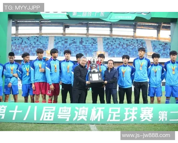 深圳足球队防守反击的优势与劣势分析及未来发展方向探讨 深圳足球队防守反击的优势与劣势分析及未来发展方向探讨