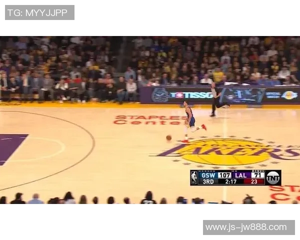 重庆篮球队快攻战术分析与比赛表现的得失总结